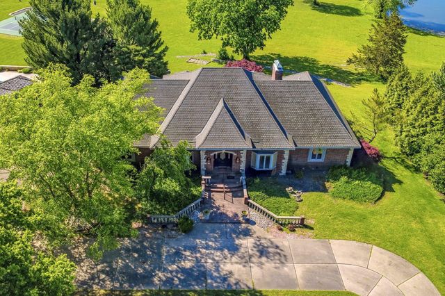 2552 S Skyline Drive, Springfield, MO 65804