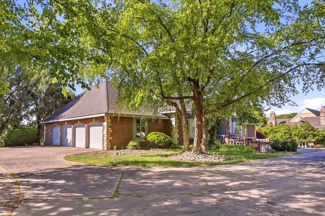2552 S Skyline Drive, Springfield, MO 65804