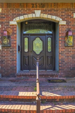2552 S Skyline Drive, Springfield, MO 65804