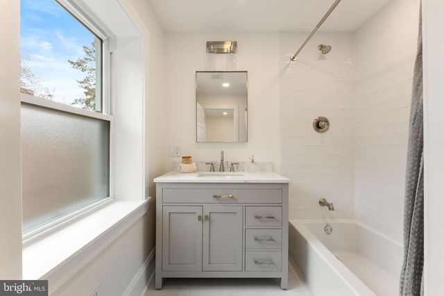 209 MERION AVE, Narberth, PA 19072