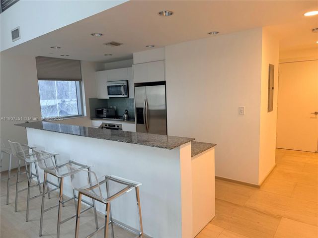 1060 Brickell Ave 613, Miami, FL 33131