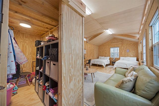 56 Erin Drive, Huntsville, TX 77320