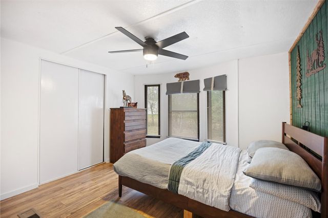 56 Erin Drive, Huntsville, TX 77320