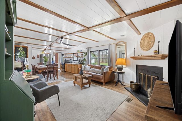 56 Erin Drive, Huntsville, TX 77320