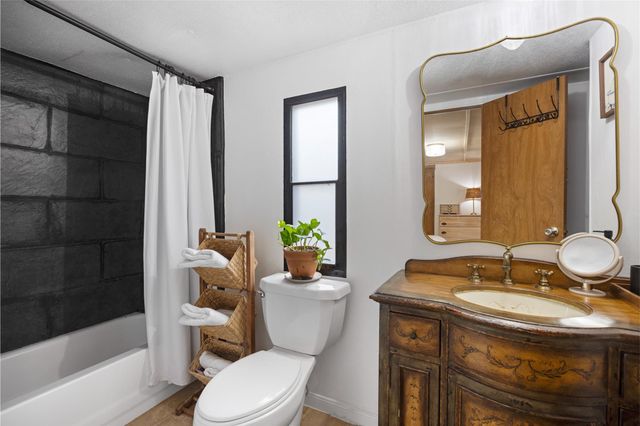 56 Erin Drive, Huntsville, TX 77320