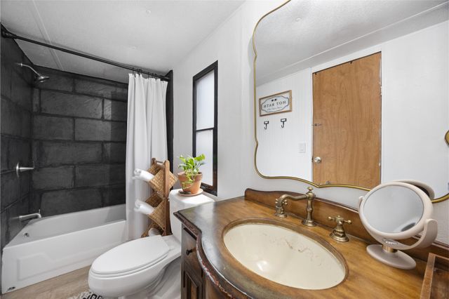 56 Erin Drive, Huntsville, TX 77320