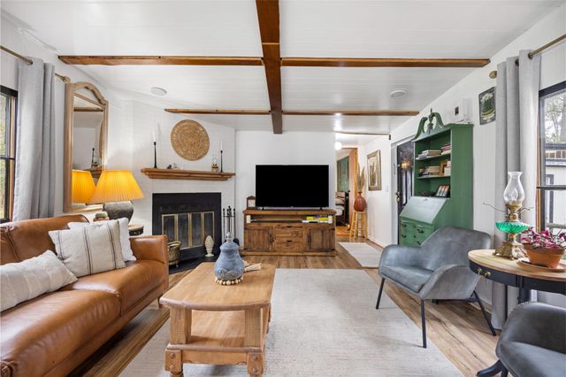 56 Erin Drive, Huntsville, TX 77320