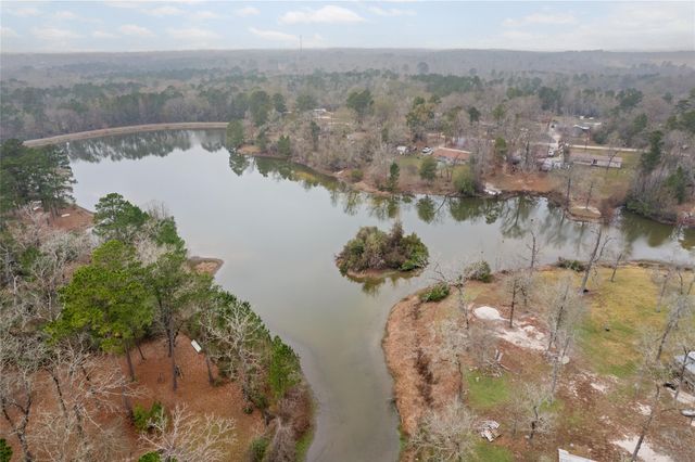 56 Erin Drive, Huntsville, TX 77320