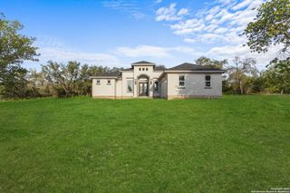 114 CR 6875, Natalia, TX 78059
