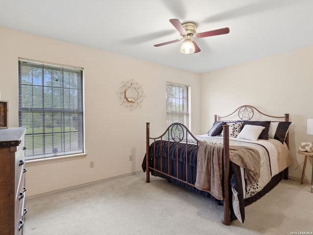 105 Whispering Oaks Dr, Adkins, TX 78101