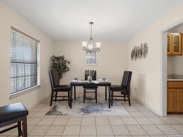 105 Whispering Oaks Dr, Adkins, TX 78101