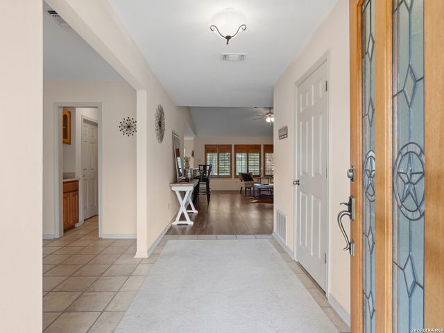105 Whispering Oaks Dr, Adkins, TX 78101