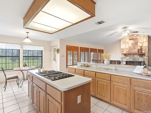 105 Whispering Oaks Dr, Adkins, TX 78101