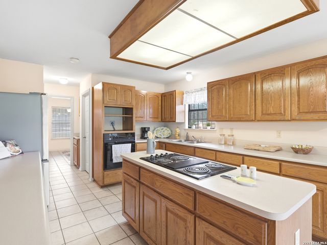 105 Whispering Oaks Dr, Adkins, TX 78101