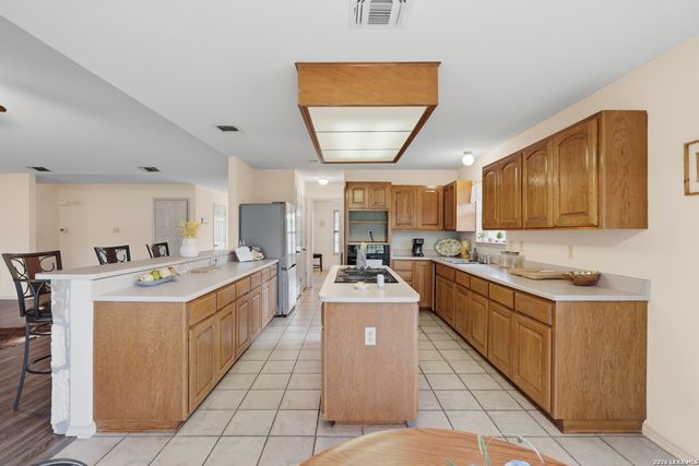 105 Whispering Oaks Dr, Adkins, TX 78101