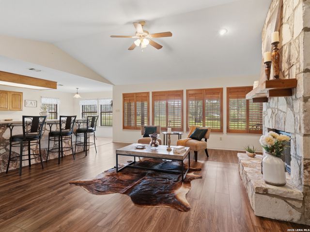 105 Whispering Oaks Dr, Adkins, TX 78101