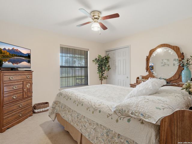 105 Whispering Oaks Dr, Adkins, TX 78101