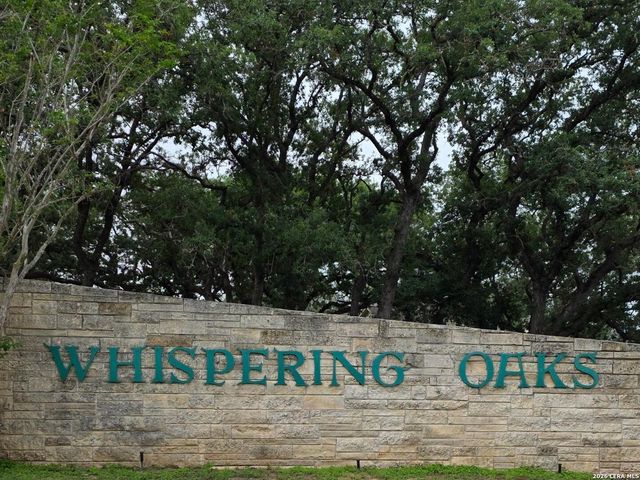 105 Whispering Oaks Dr, Adkins, TX 78101