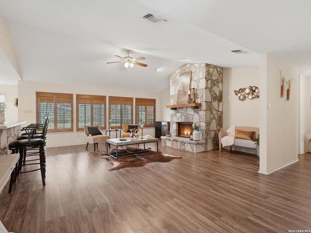105 Whispering Oaks Dr, Adkins, TX 78101