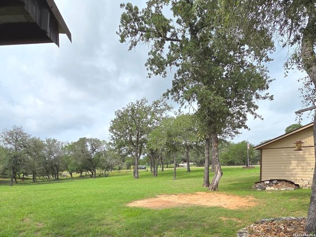 105 Whispering Oaks Dr, Adkins, TX 78101
