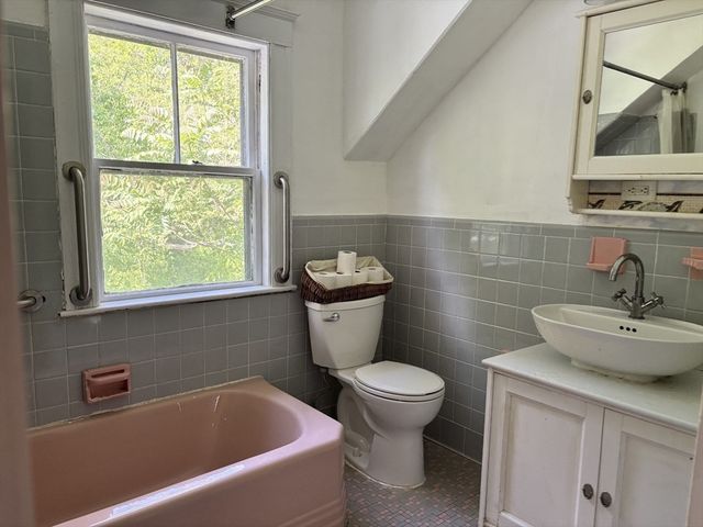 792 Commercial St, Braintree, MA 02184