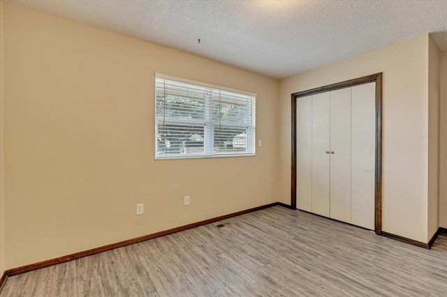 613 Victoria Drive, Yukon, OK 73099