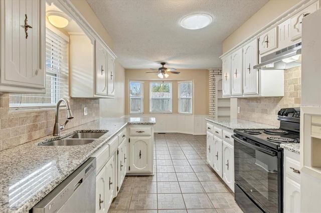 613 Victoria Drive, Yukon, OK 73099