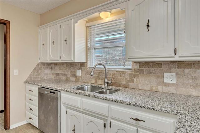 613 Victoria Drive, Yukon, OK 73099