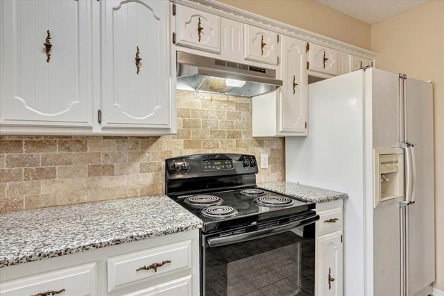 613 Victoria Drive, Yukon, OK 73099