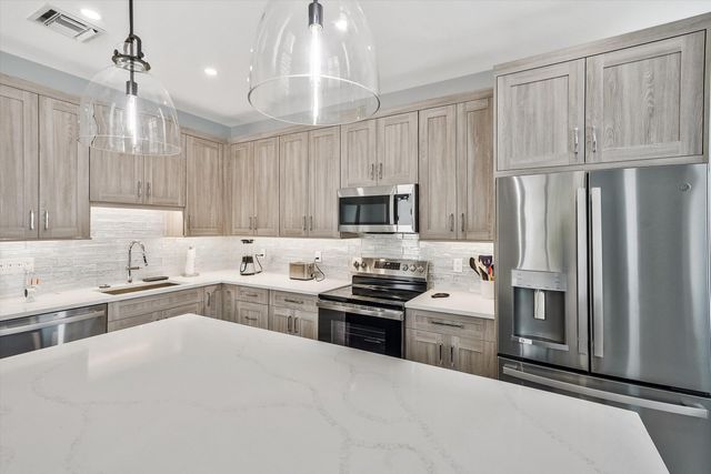 425 Hugh Street, Jupiter, FL 33458