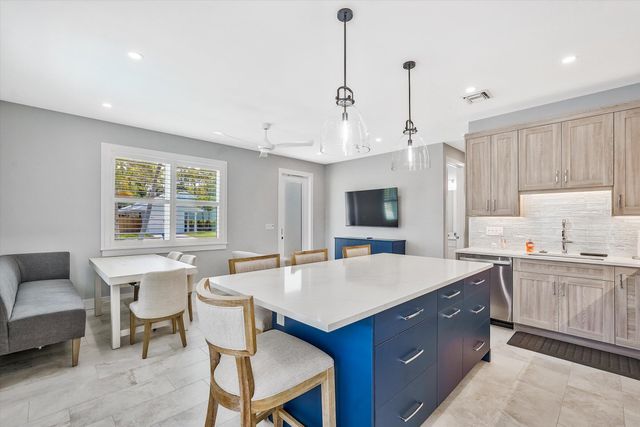 425 Hugh Street, Jupiter, FL 33458