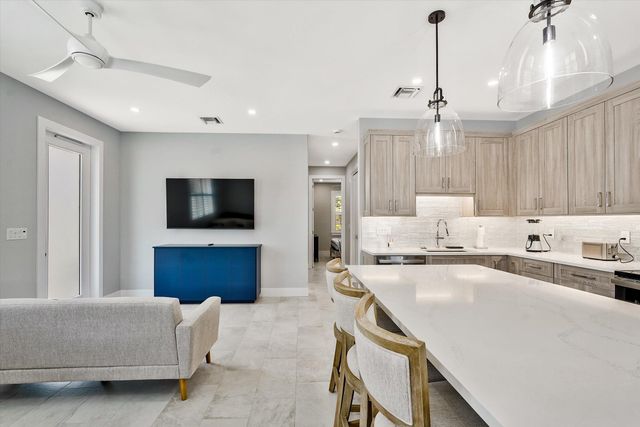 425 Hugh Street, Jupiter, FL 33458