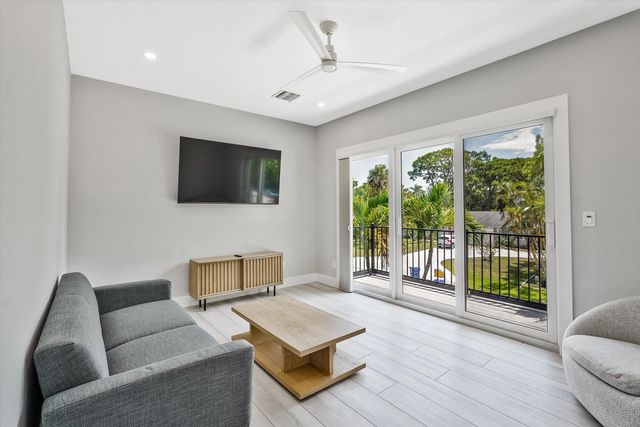 425 Hugh Street, Jupiter, FL 33458