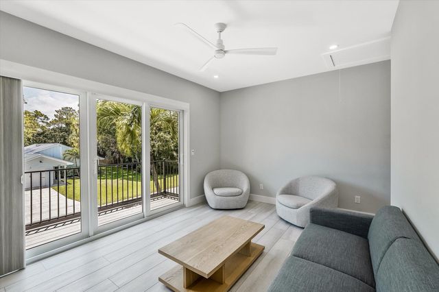 425 Hugh Street, Jupiter, FL 33458