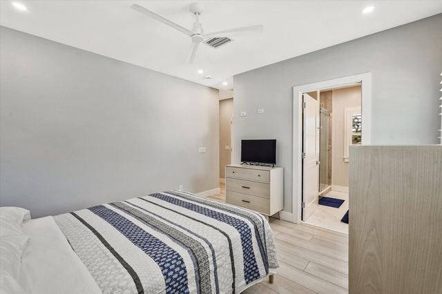 425 Hugh Street, Jupiter, FL 33458