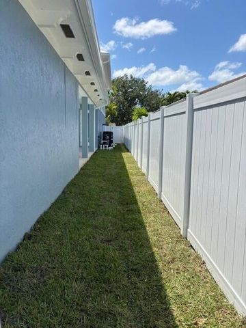 425 Hugh Street, Jupiter, FL 33458