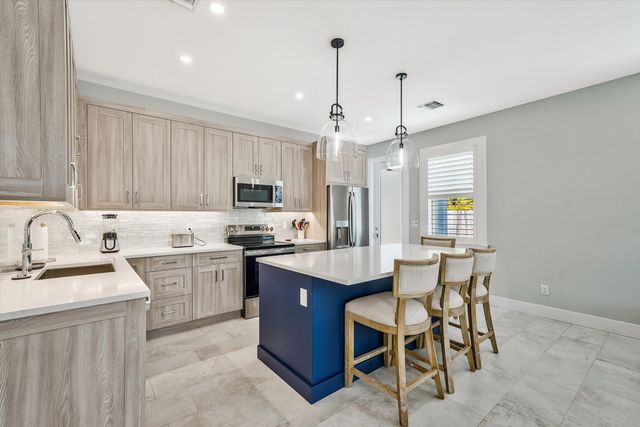 425 Hugh Street, Jupiter, FL 33458