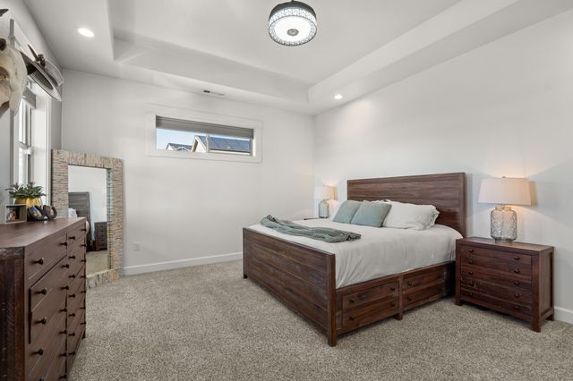 523 W La Strada Circle, Medford, OR 97504