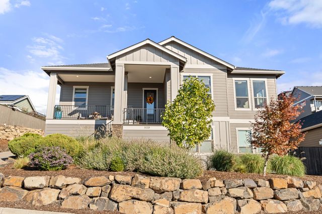 523 W La Strada Circle, Medford, OR 97504