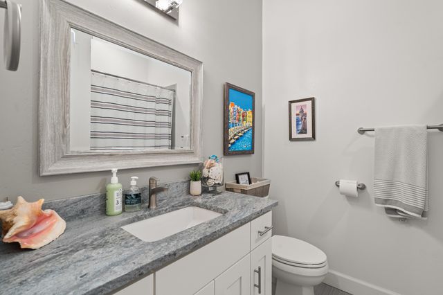 523 W La Strada Circle, Medford, OR 97504