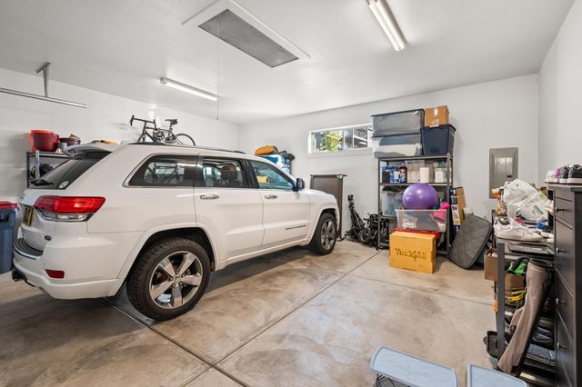 523 W La Strada Circle, Medford, OR 97504