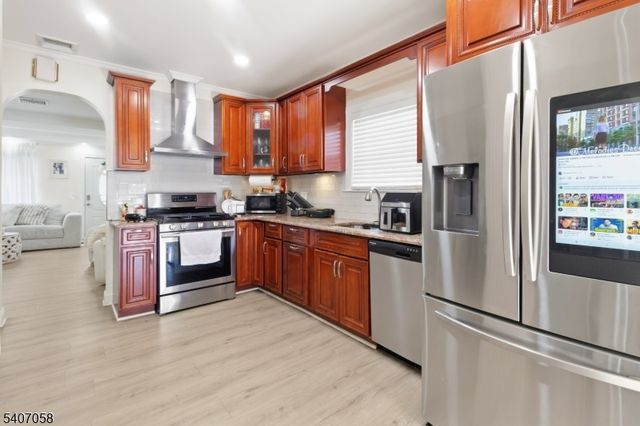 273 E 6Th St, Clifton City, NJ 07011