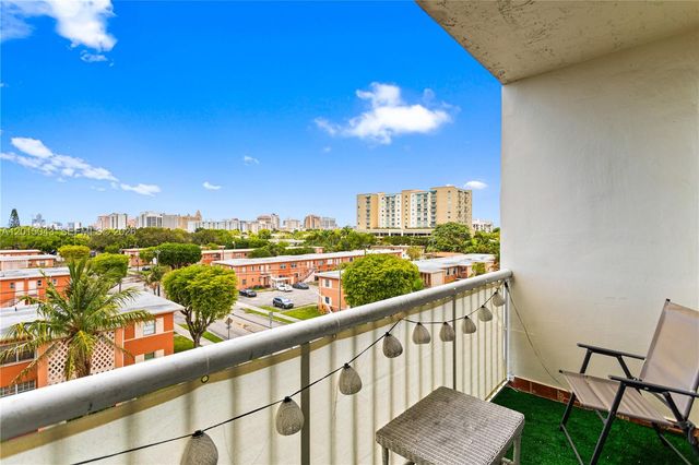 3551 SW 9th Ter 502, Miami, FL 33135