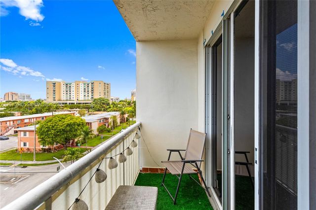 3551 SW 9th Ter 502, Miami, FL 33135