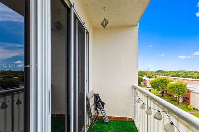 3551 SW 9th Ter 502, Miami, FL 33135