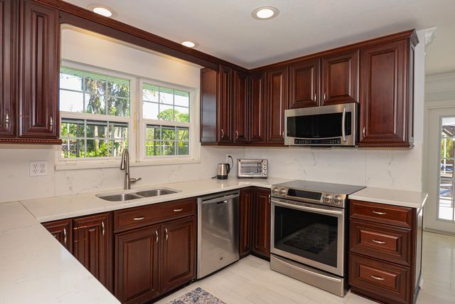 1530 SE Sunshine Avenue, Port St. Lucie, Port St Lucie, FL 34952