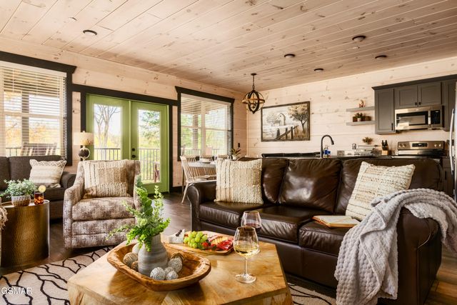 3037 Ridge Top Resort Way, Pigeon Forge, TN 37863