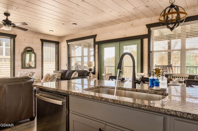3037 Ridge Top Resort Way, Pigeon Forge, TN 37863