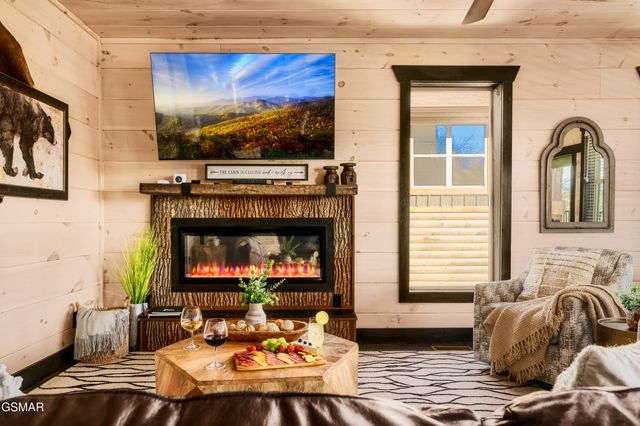 3037 Ridge Top Resort Way, Pigeon Forge, TN 37863