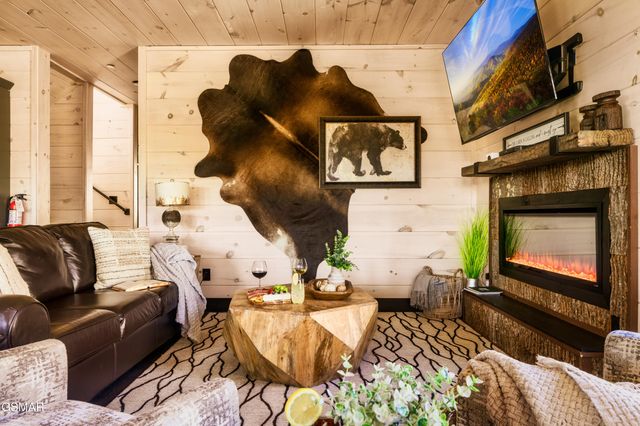 3037 Ridge Top Resort Way, Pigeon Forge, TN 37863